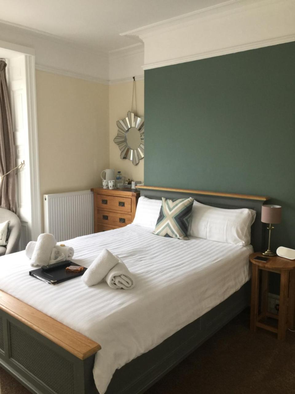 The Alendale Guesthouse Уеймут Екстериор снимка